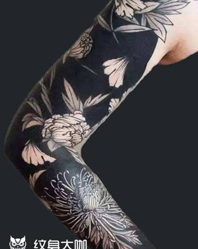 黑臂纹身图片