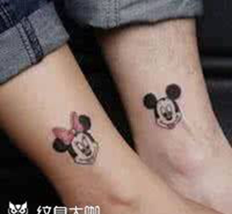 夏天情侣虐狗图纹身图片