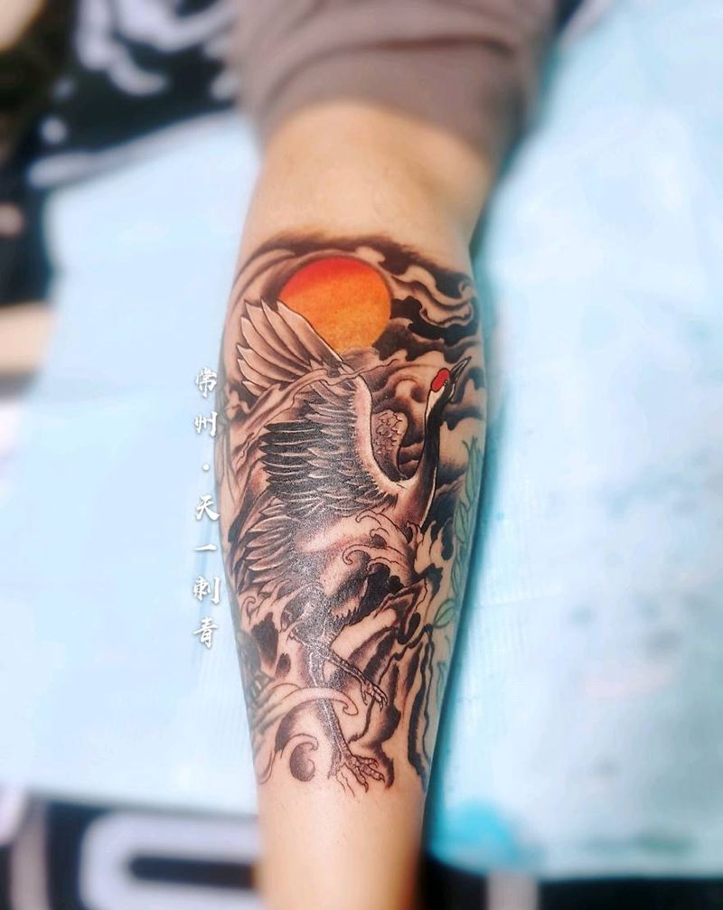 鹤纹身图片_腿部水墨纹身图案