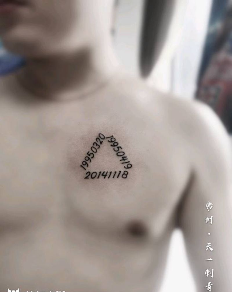 生日纹身图片_胸部几何纹身图案