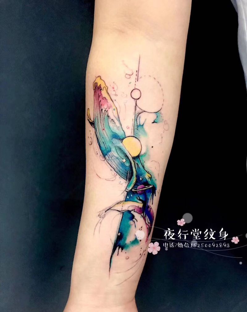 水彩鲸鱼纹身图片_手臂水彩纹身图案