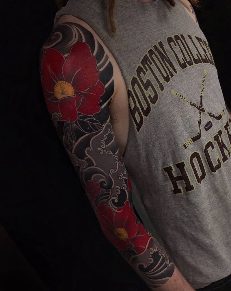 山茶花花臂纹身图片_手臂新传统纹身图案