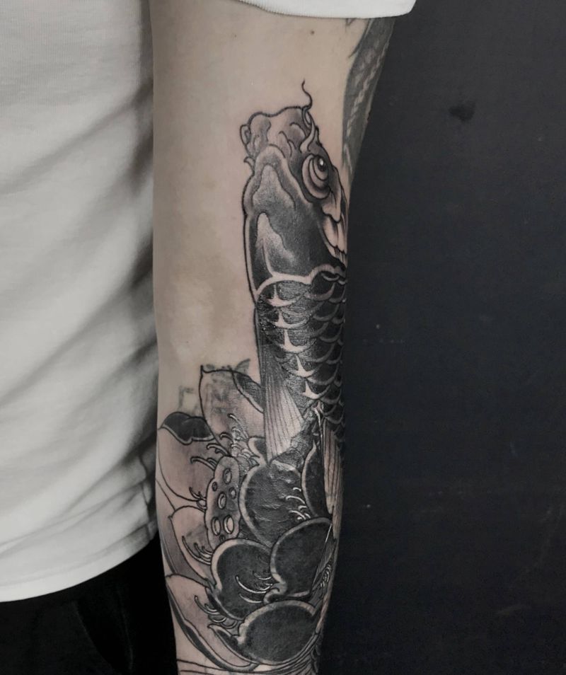 鲤鱼黑灰遮盖纹身图片_手部传统遮盖纹身图案