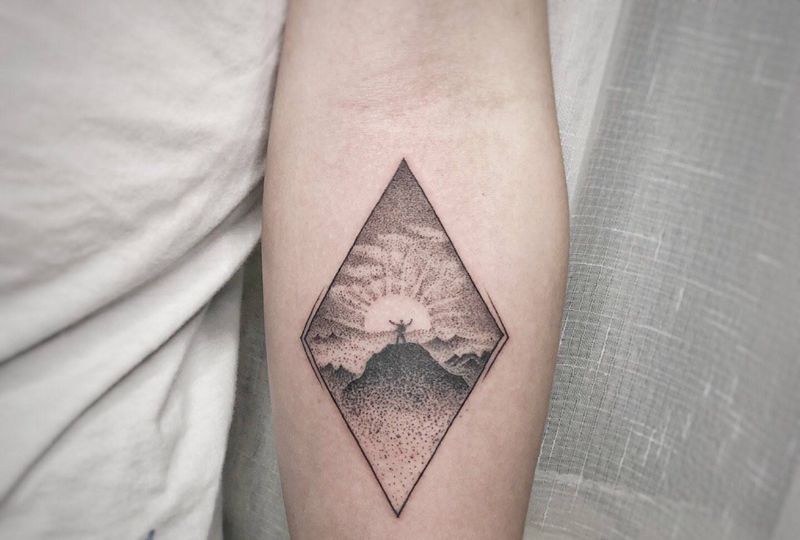 点刺纹身图片_手臂点刺纹身图案