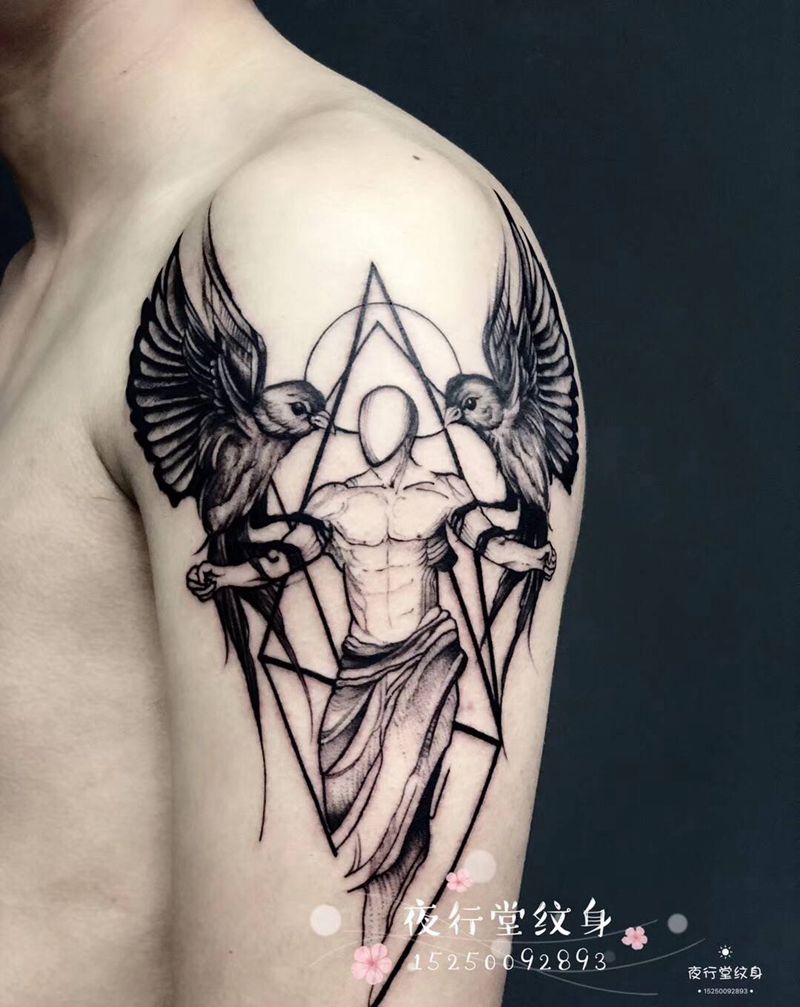 飞燕纹身图片_肩部几何纹身图案