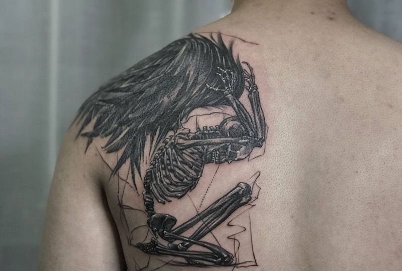 堕落天使纹身图片_背部点刺纹身图案