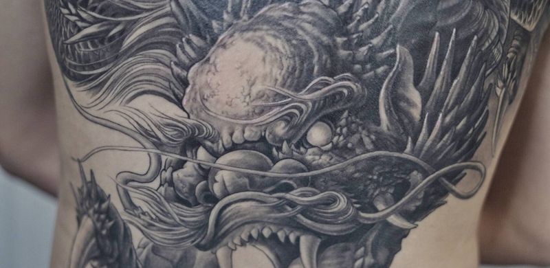 满背龙遮盖纹身图片_背部纹身图案