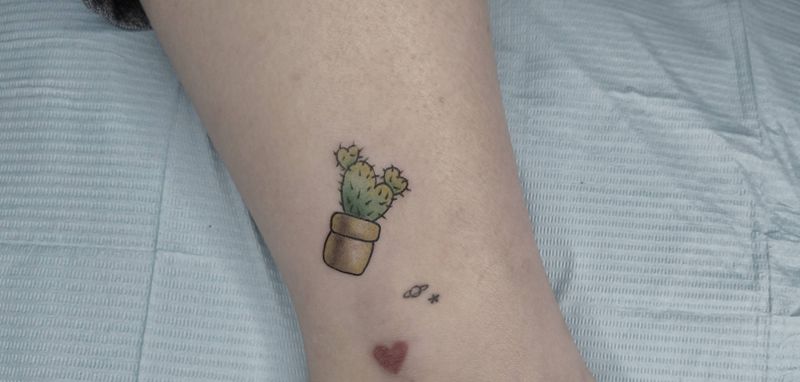 小清新纹身图片_手部花体字纹身图案