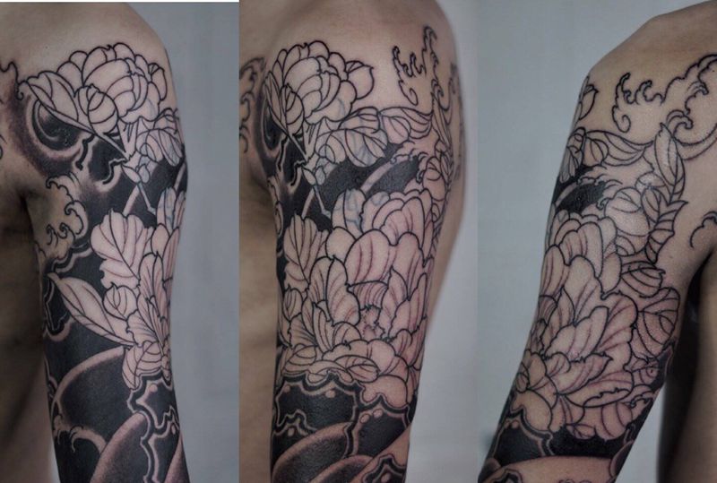 大臂牡丹纹身图片_手臂手部新传统老传统纹身图案