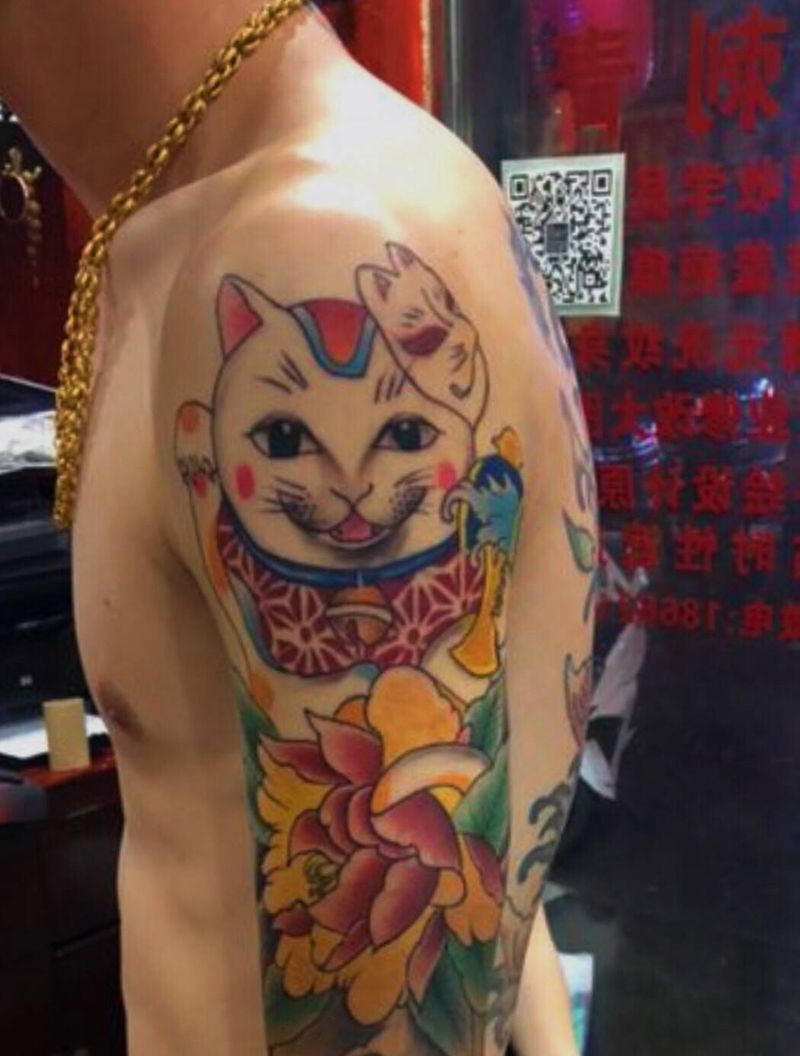 猫纹身图片_肩部新传统欧美写实纹身图案