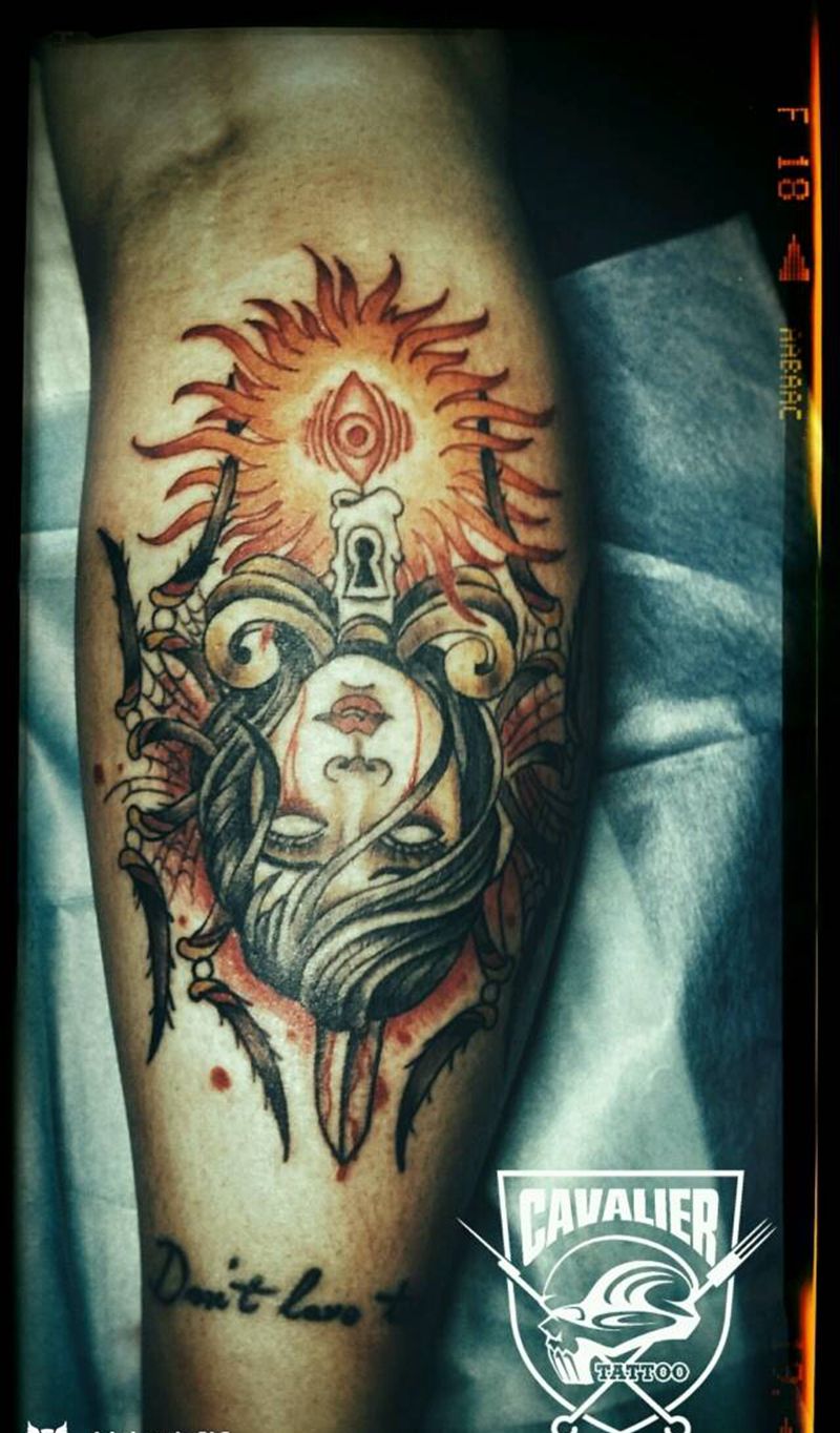 拼接花腿纹身图片_腿部欧美传统动物人物植物鬼神花体英文美式漫画成品纹身图案