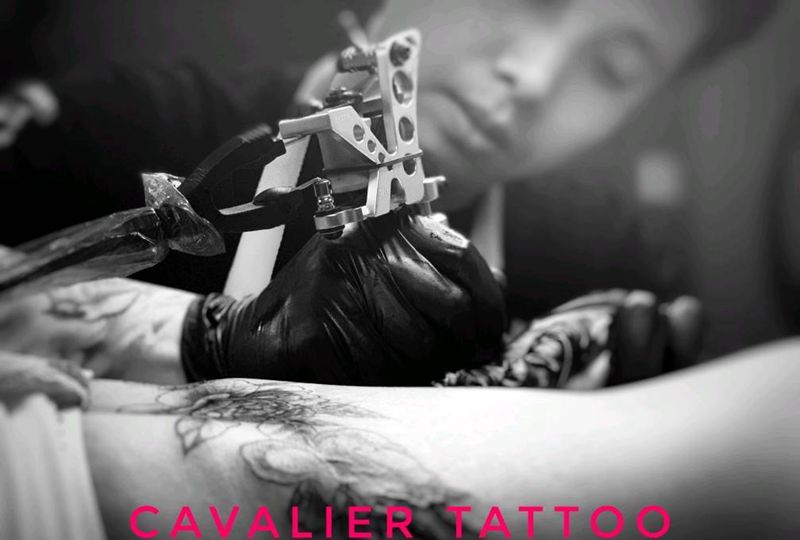 工作照纹身图片_腹部点刺纹身图案