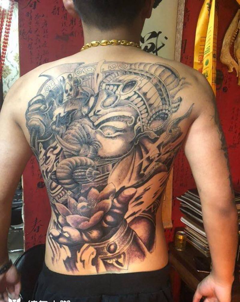 满背线498纹身图片