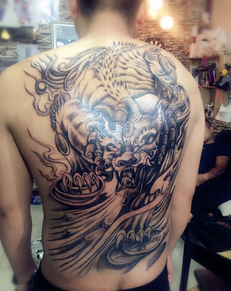 貔貅满背纹身图片