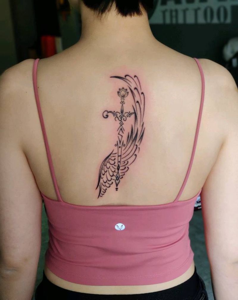 后背翅膀纹身图片_背部纹身图案