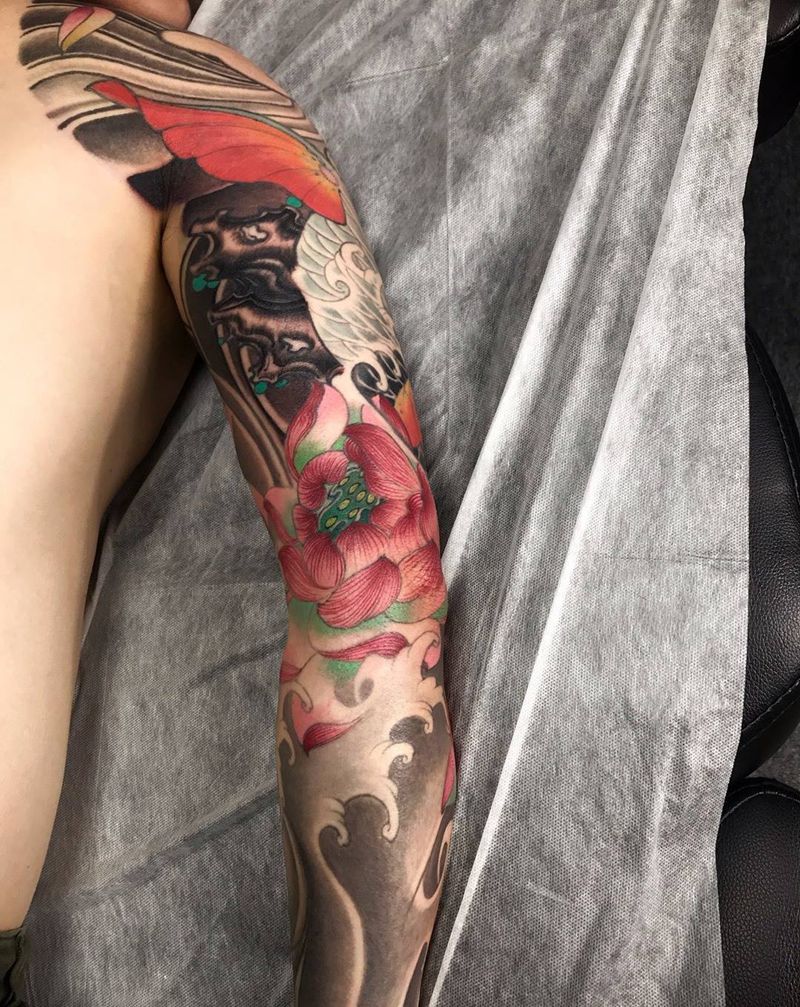 花臂鲤鱼纹身图片_手臂新传统纹身图案