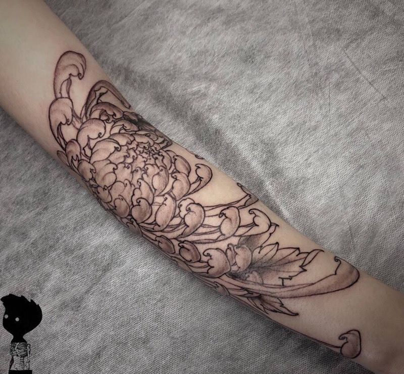 新传统菊花纹身图片_手臂传统植物纹身图案