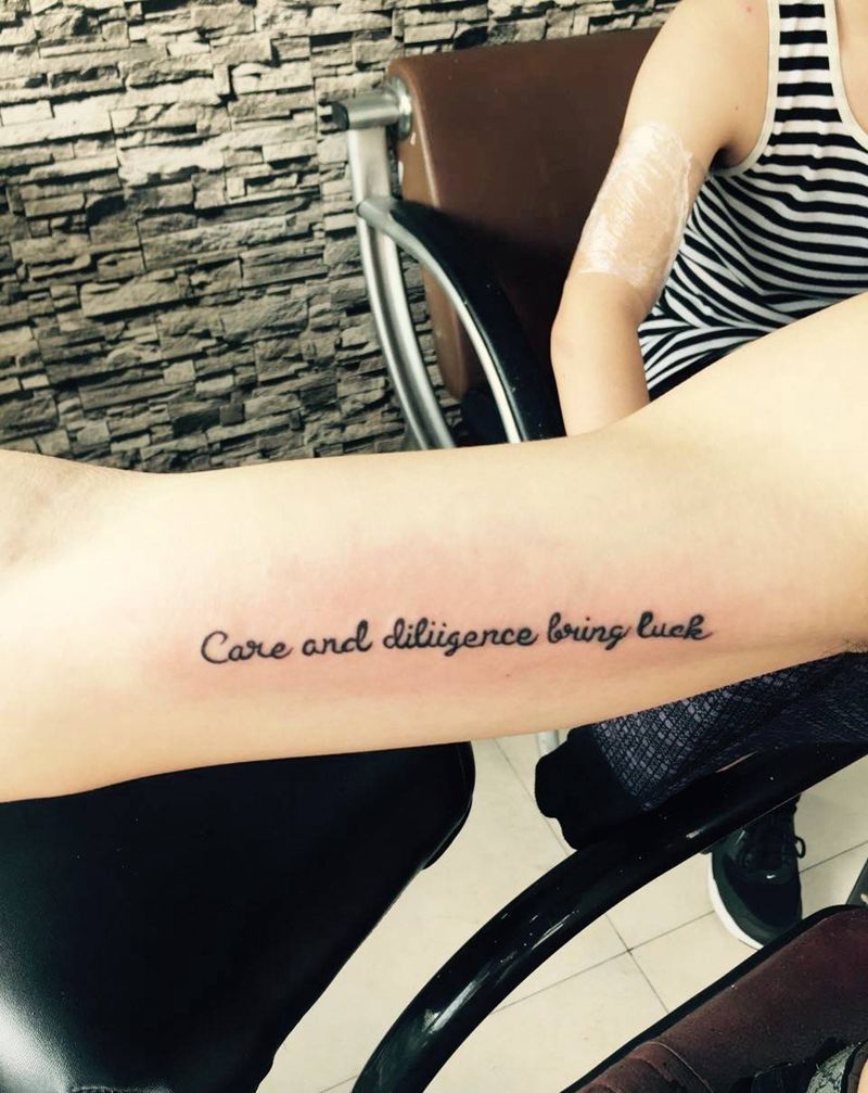 字母纹身（1）纹身图片_成品颈部肩部胸部手臂腿部原创纹身图案