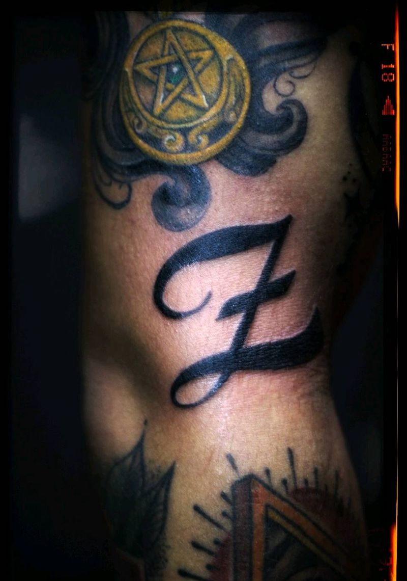 加个字，提个白纹身图片_手臂欧美肖像清新字符人物植物鬼神宗教成品纹身图案