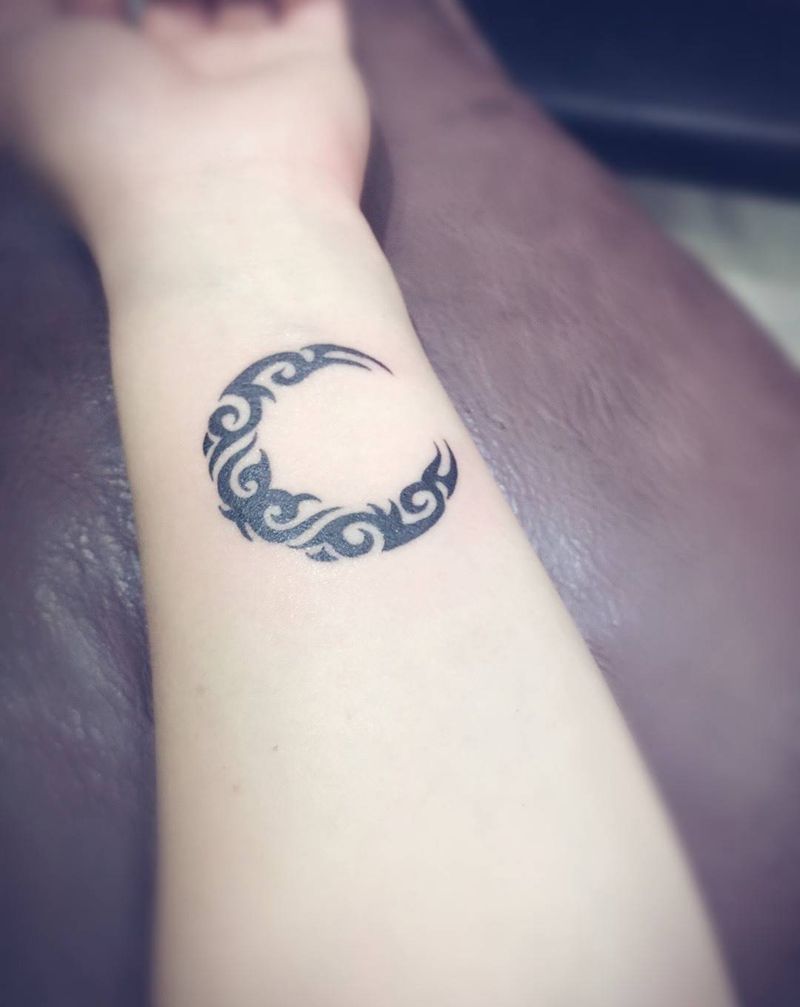 图腾月牙纹身图片_成品手臂肩部背部清新几何纹身图案