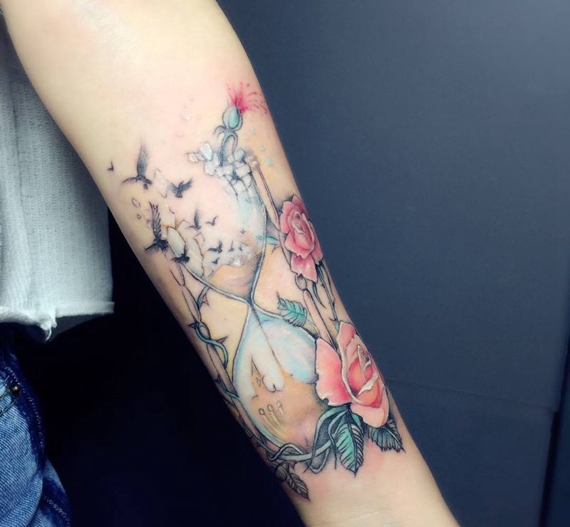 沙漏玫瑰纹身图片_成品手臂腿部背部肩部欧美清新植物静物宗教纹身图案