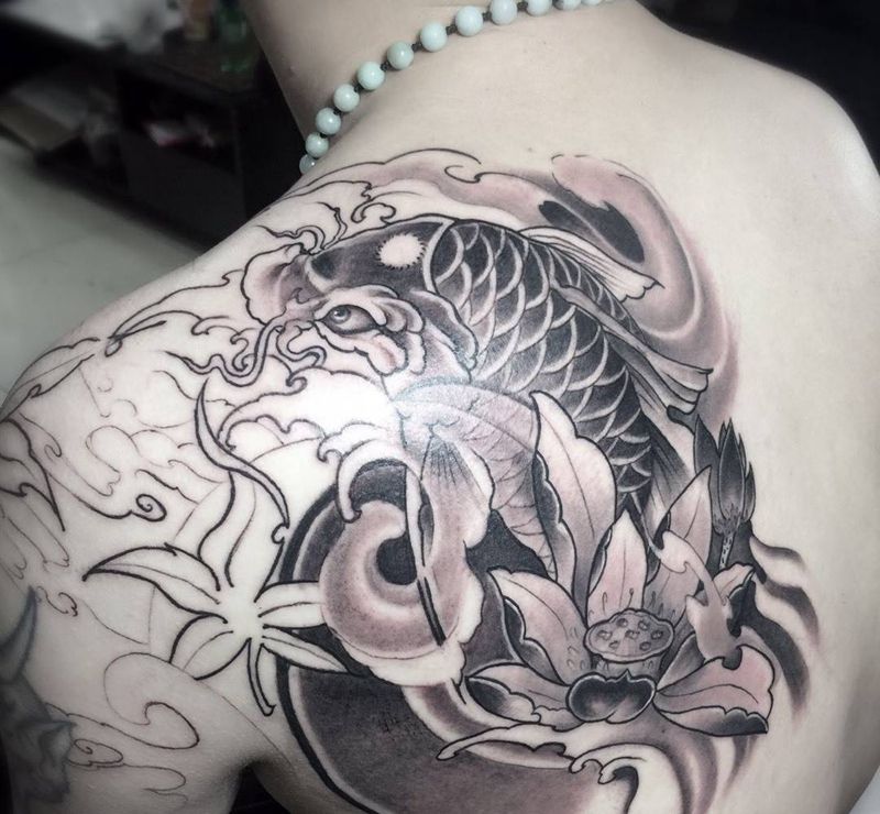 鲤鱼未完成纹身图片_肩部手臂传统动物纹身图案