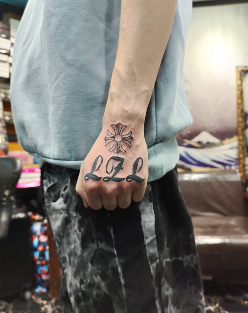英文纹身图片_手部花体字纹身图案