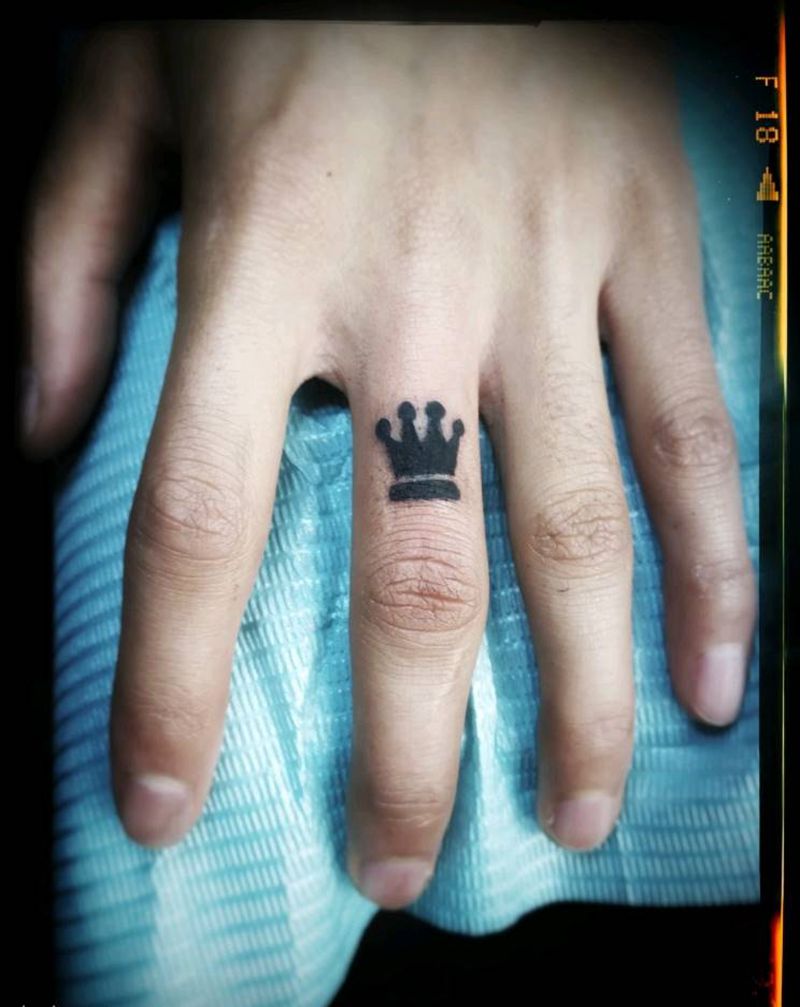 皇冠纹身图片_手部清新几何静物成品纹身图案