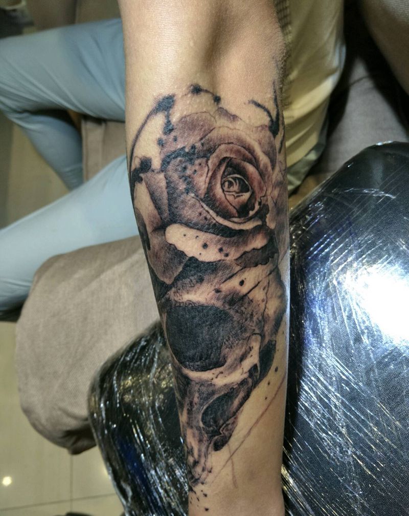 骷髅 水彩写实相结合纹身图片