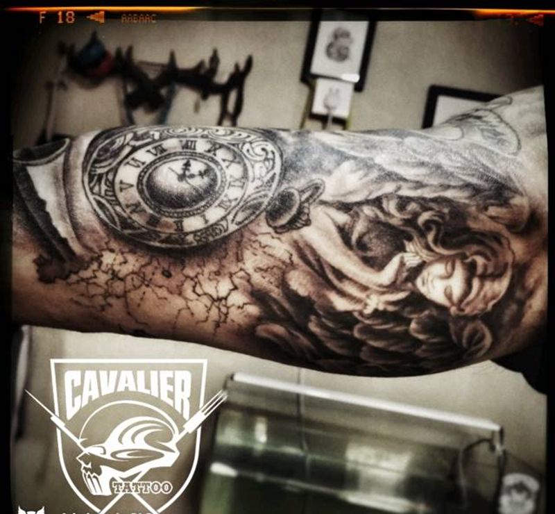 大臂内侧纹身图片_手臂欧美写实人物静物宗教成品纹身图案