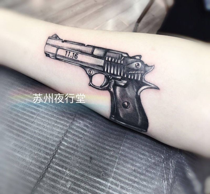 枪纹身图片_成品手臂传统写实清新几何肩部背部腿部纹身图案