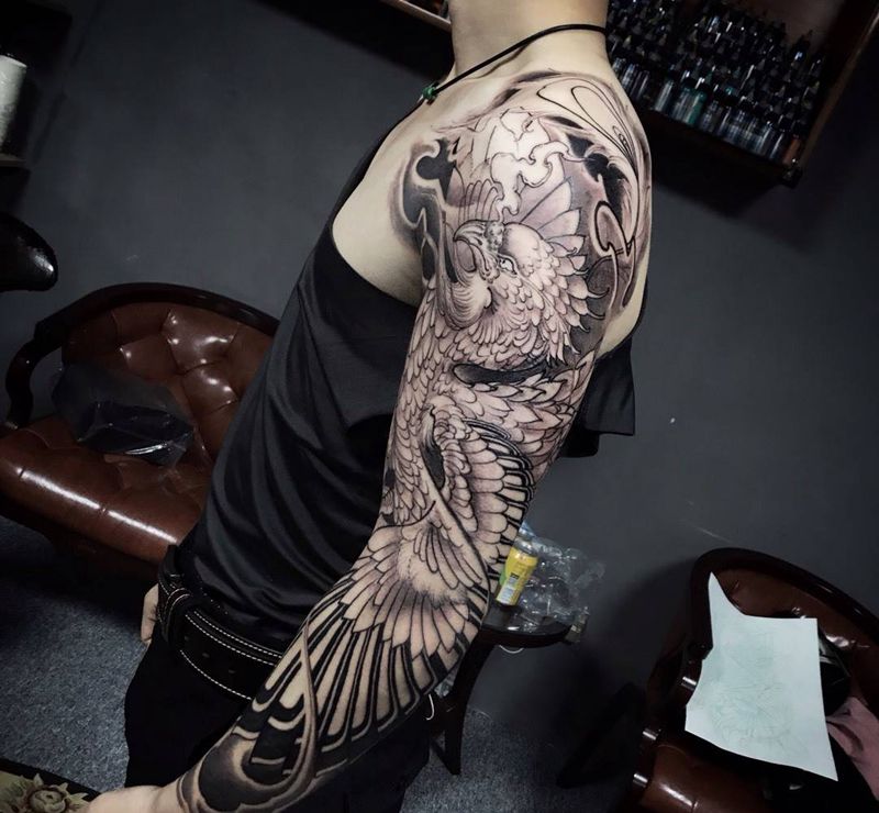 凤凰纹身图片_手臂新传统纹身图案