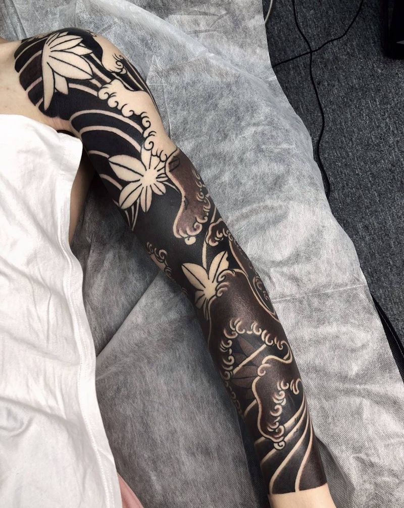 枫叶水浪纹身图片