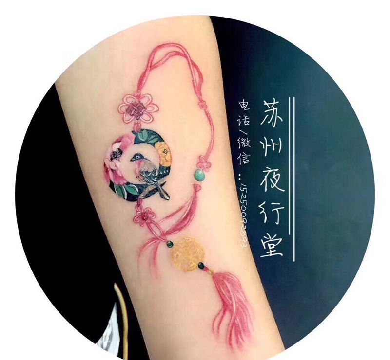中国结纹身图片_肩部手臂新传统水彩纹身图案
