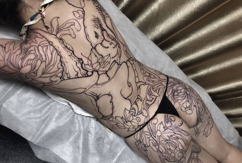 般若蛇纹身图片_背部新传统纹身图案