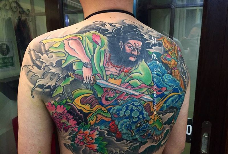 钟馗纹身图片_成品背部传统人物鬼神龙之纹刺青纹身图案