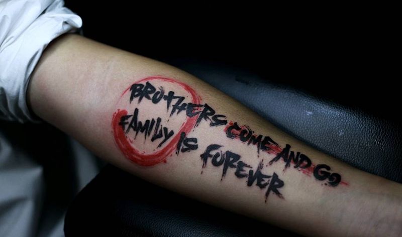 英文纹身图片_手臂花体字几何英文纹身图案