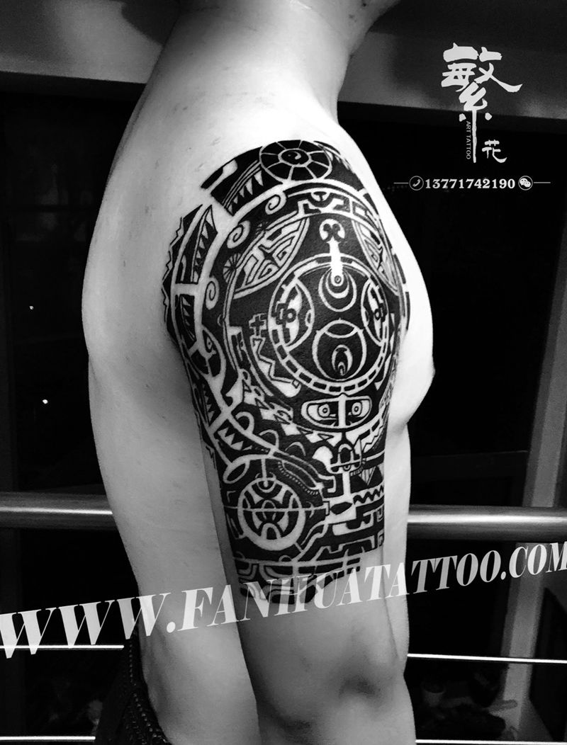 大图腾一枚纹身图片