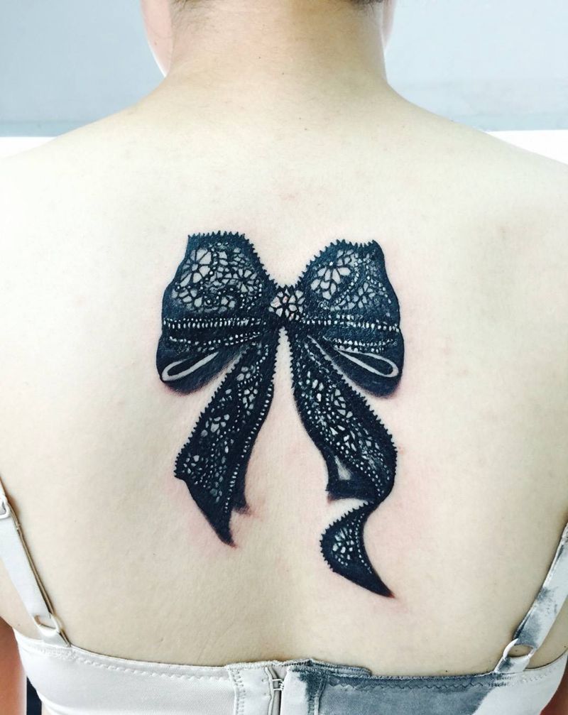 蝴蝶结纹身图片_成品背部腰部清新几何静物纹身图案