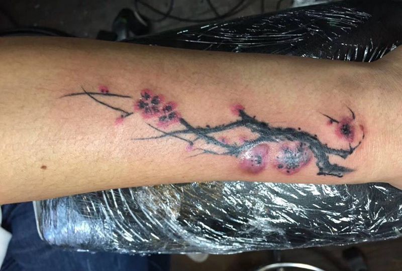 梅花纹身图片_手臂纹身图案