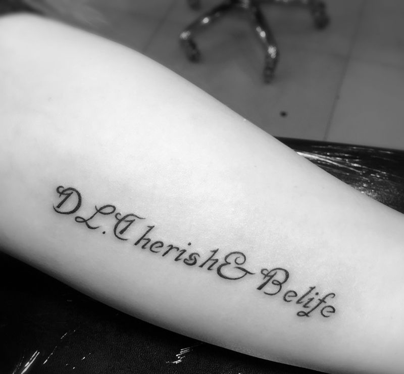 近日小作纹身图片_成品手臂脚部手部腿部胸部肩部腰部清新字符纹身图案