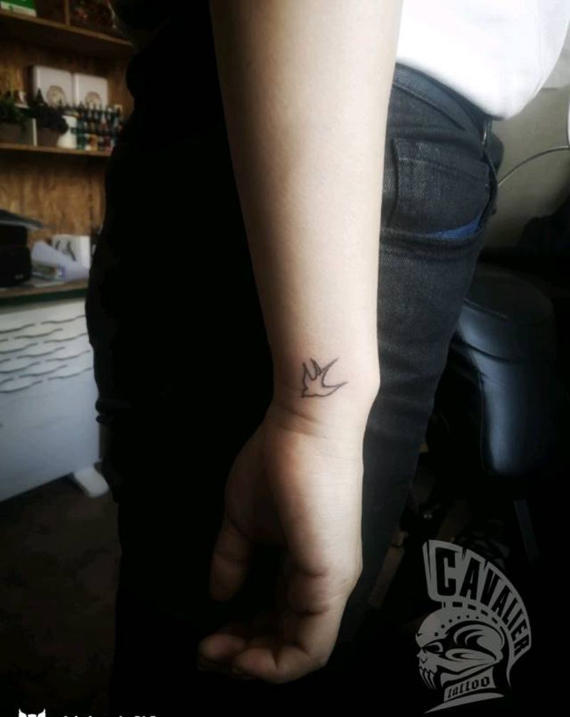 小燕子纹身图片_手臂手部清新几何动物成品纹身图案