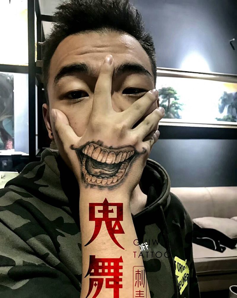 手部纹身纹身图片_手部欧美写实纹身图案