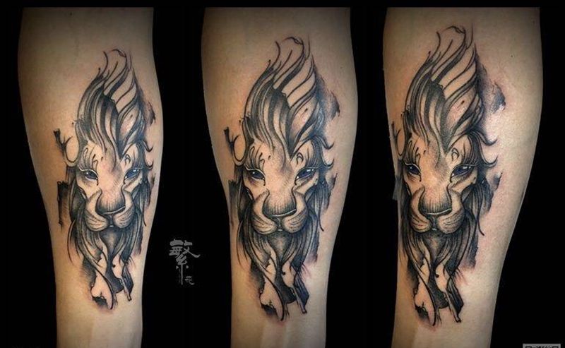 小臂狮子纹身图片