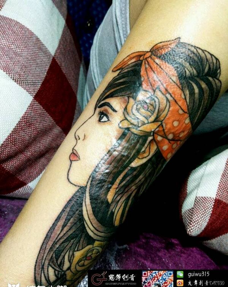 疤痕遮盖，来自纹身大咖的客人纹身图片_手臂欧美人物植物成品纹身图案