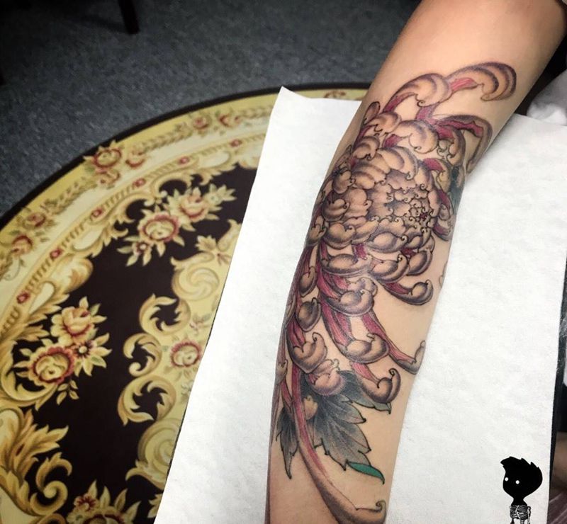 菊花纹身纹身图片_手臂新传统纹身图案