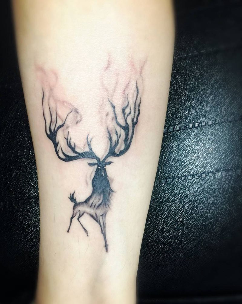 鹿纹身图片_成品腿部手臂清新动物纹身图案