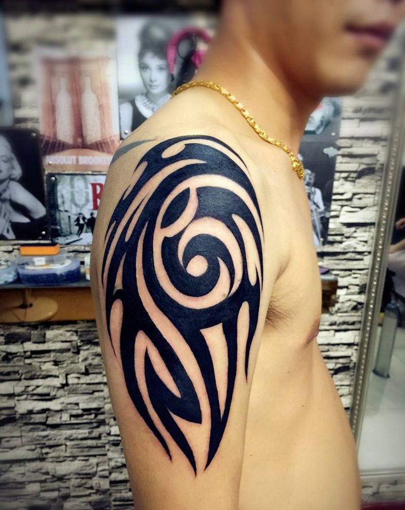 图腾大臂纹身图片_成品臀部肩部图腾纹身图案