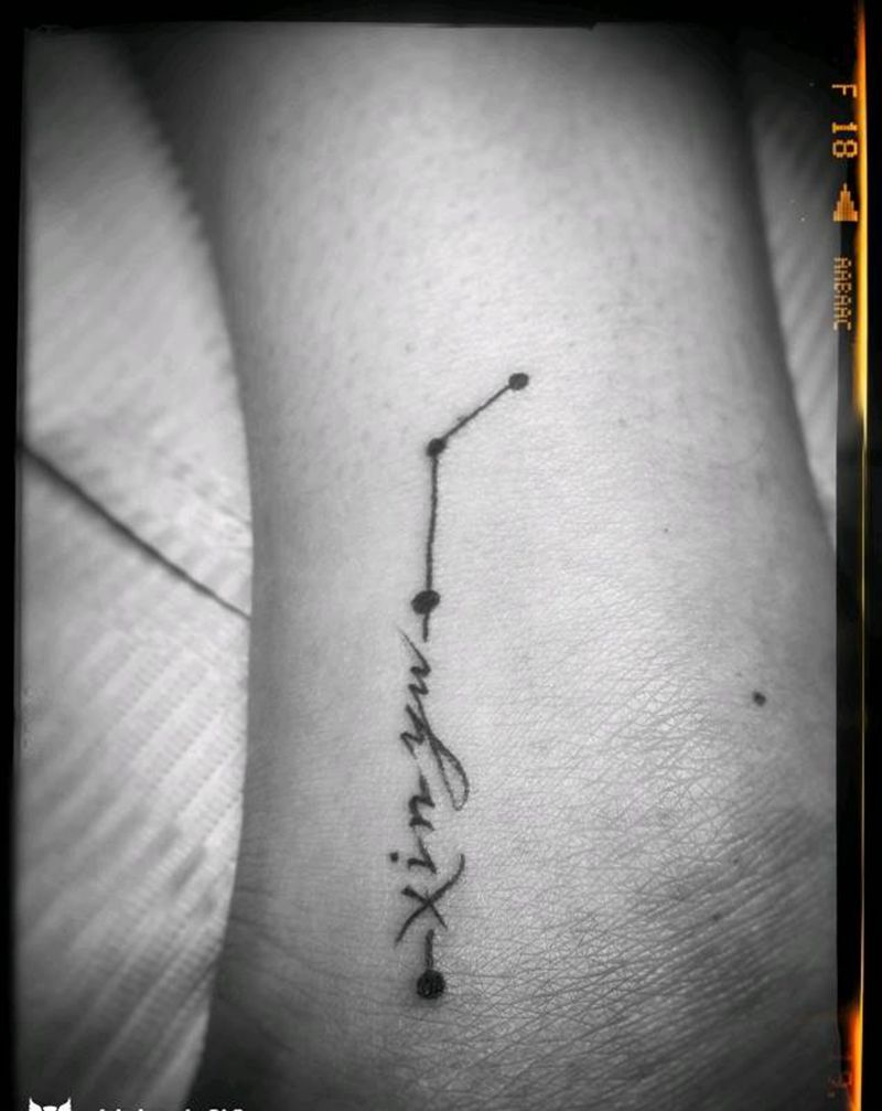 白羊座纹身图片_脚部清新几何字符成品纹身图案