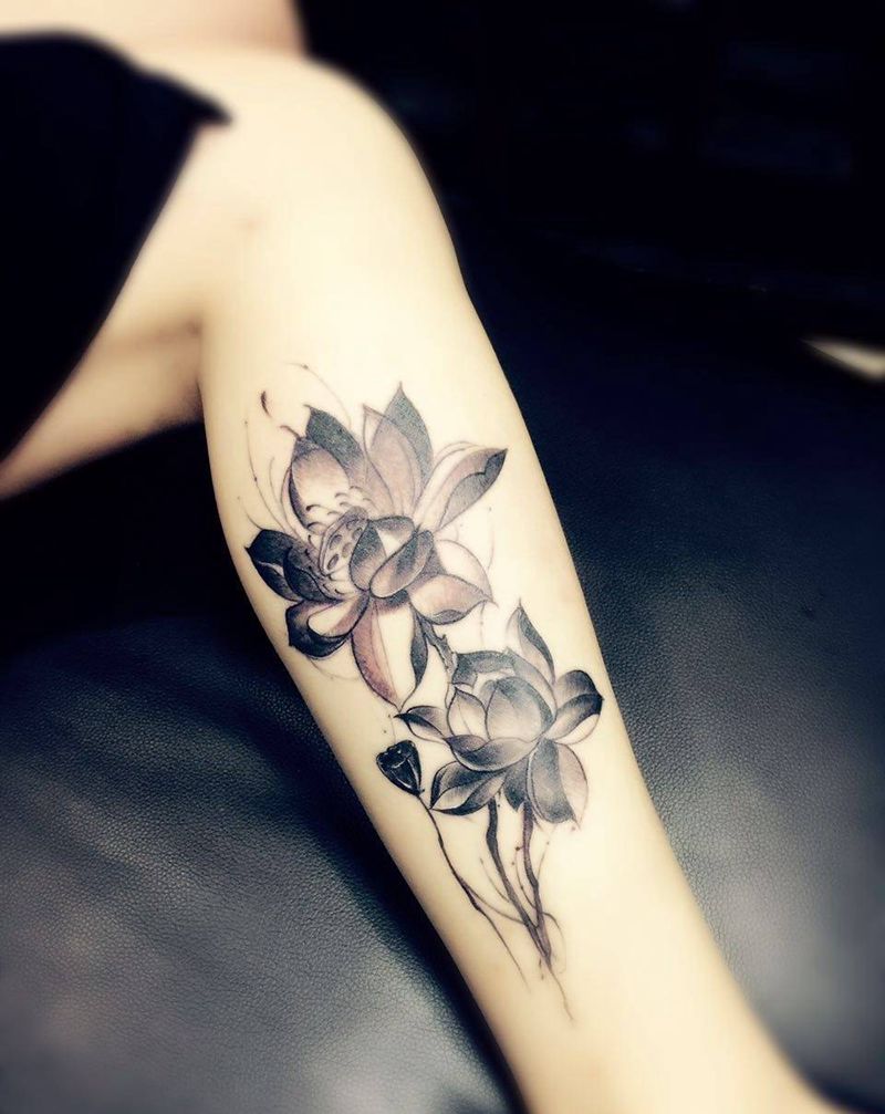 水墨莲花纹身图片_成品腿部传统字符纹身图案